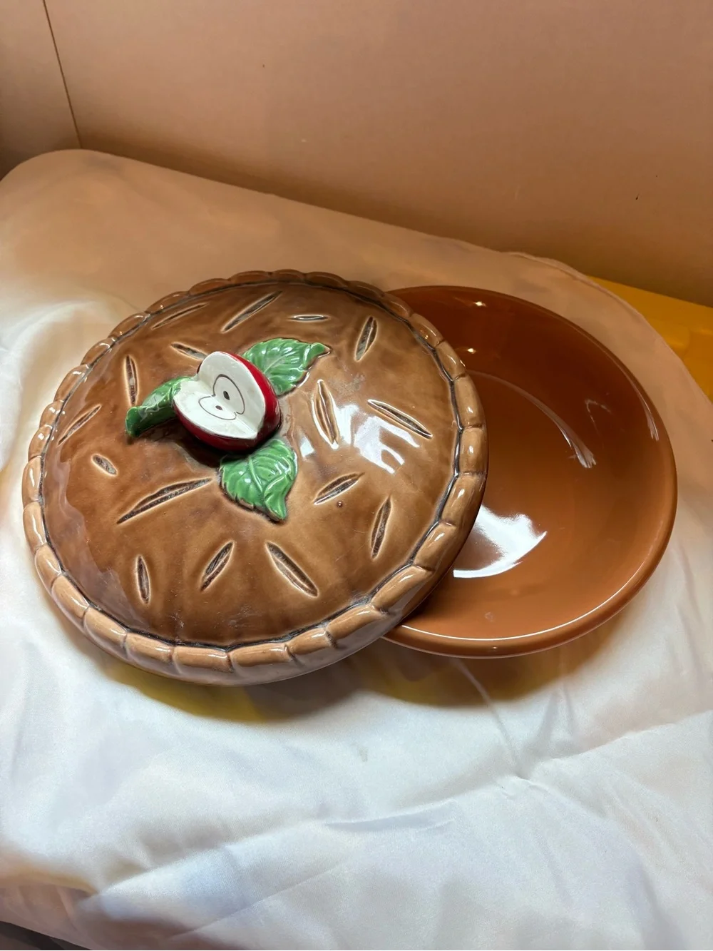 Vintage Apple Pie Ceramic Pie Keeper